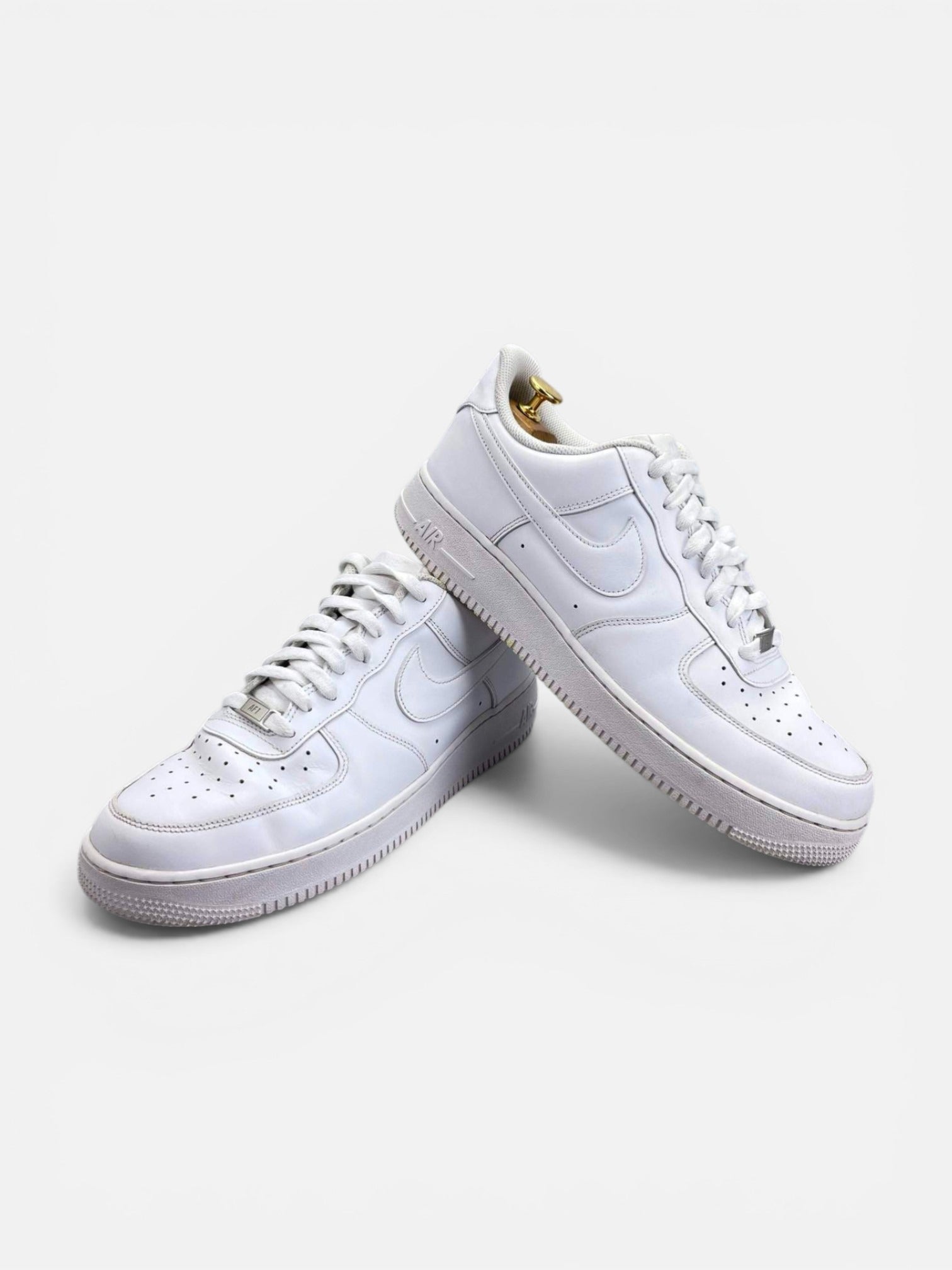 Nike Air Force 1 Low Triple White — buty sportowe męskie w bardzo dobrym stanie rozmiar 45.5, boczny profil