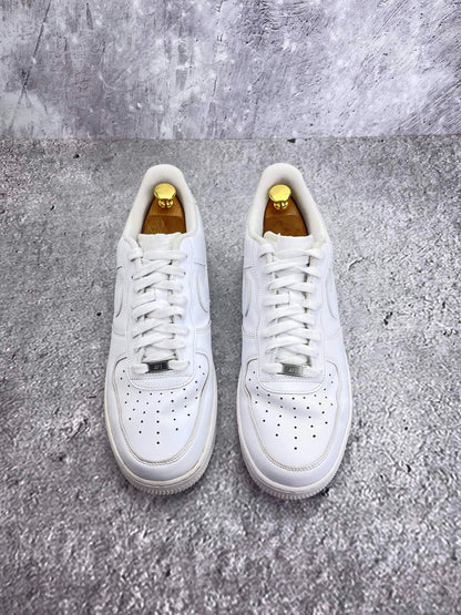 Nike Air Force 1 Low Triple White — buty sportowe męskie w bardzo dobrym stanie rozmiar 45.5, widok z góry