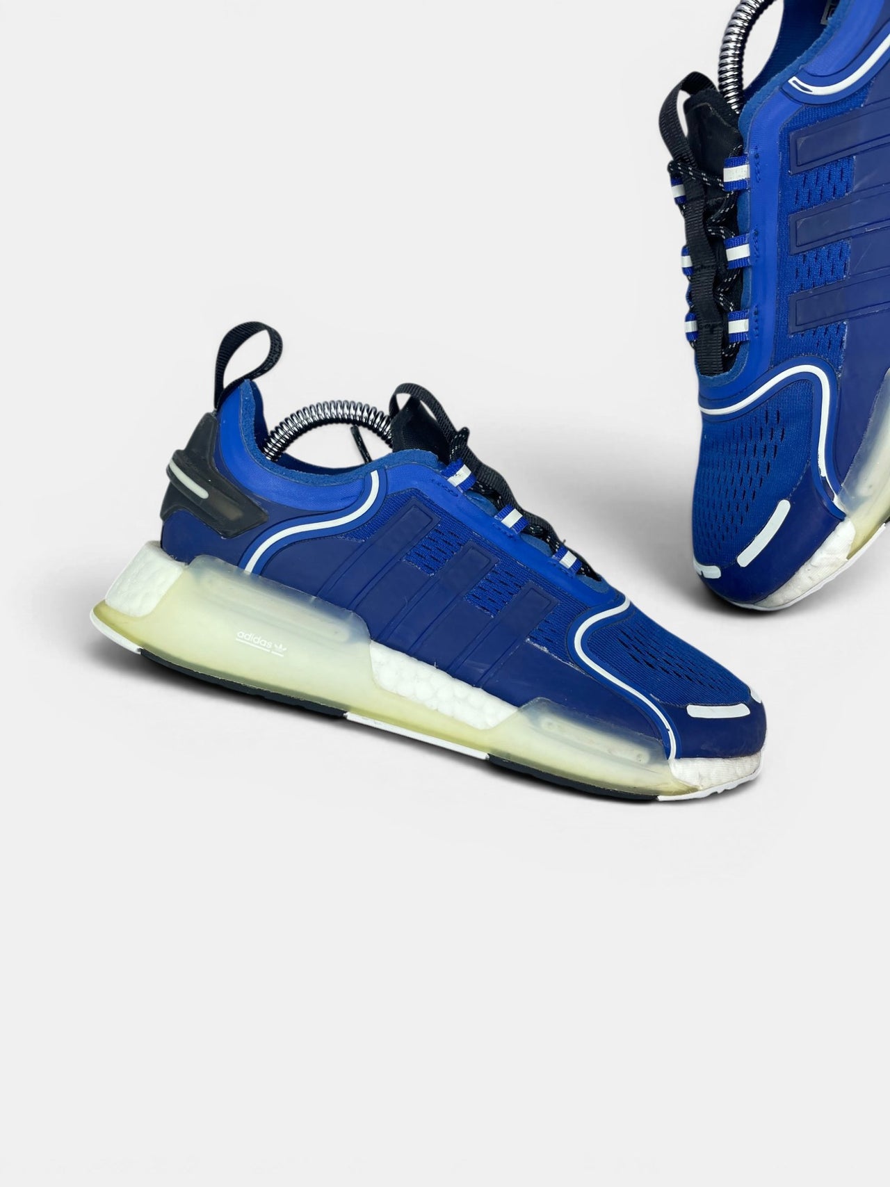 Adidas NMD V3 Royal Blue — buty sportowe damskie w bardzo dobrym stanie rozmiar 38, zewnętrzny panel lewego buta