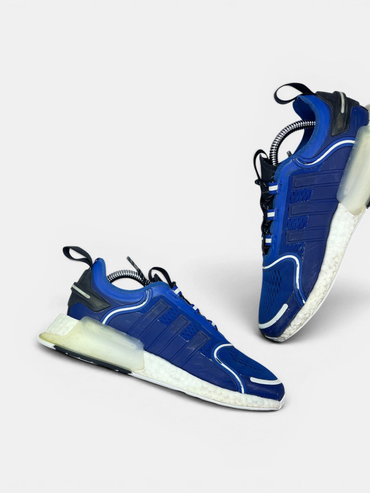Adidas NMD V3 Royal Blue — buty sportowe damskie w bardzo dobrym stanie rozmiar 38, wewnętrzny panel lewego buta