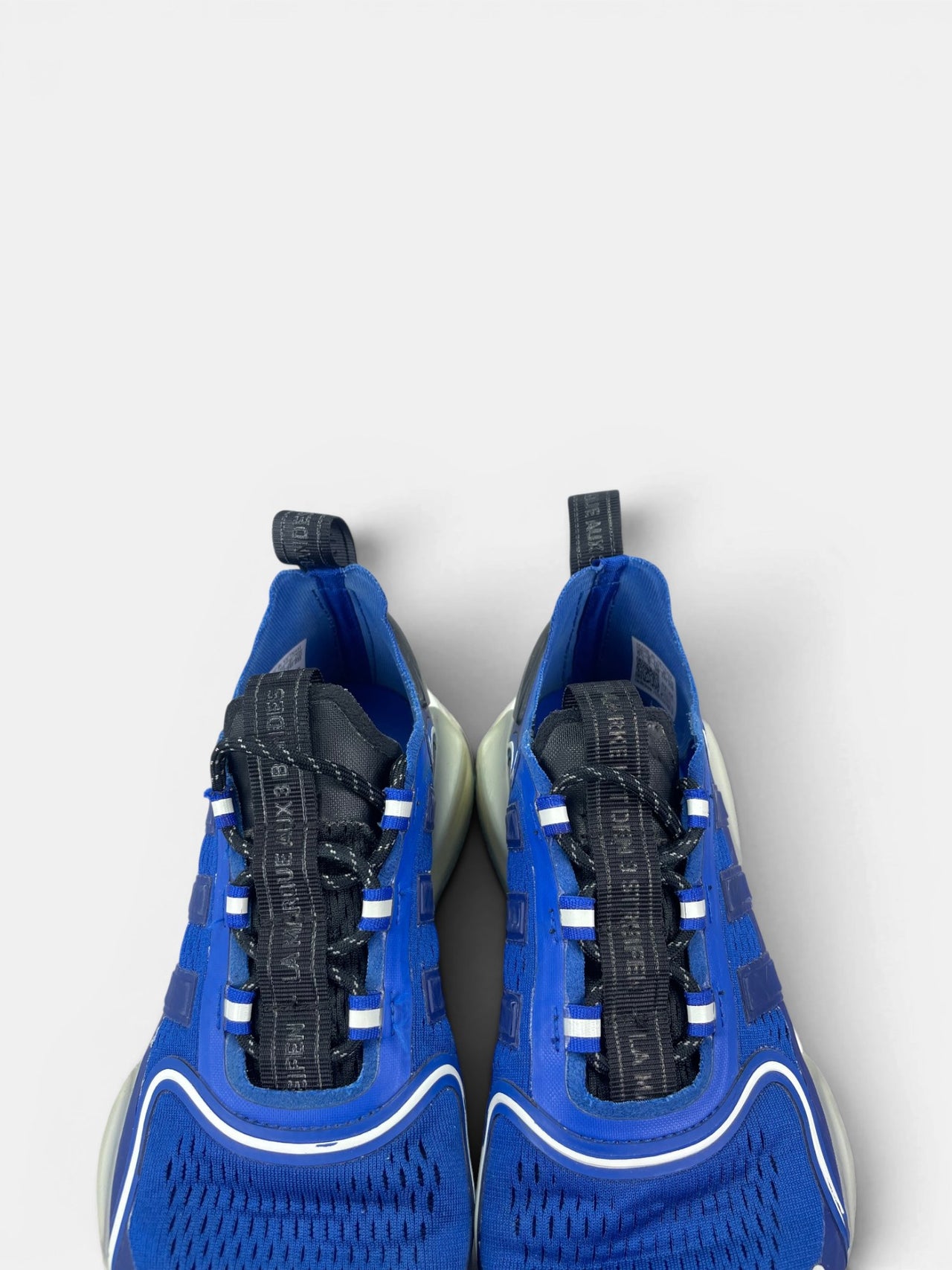 Adidas NMD V3 Royal Blue — buty sportowe damskie w bardzo dobrym stanie rozmiar 38, zapiętki butów