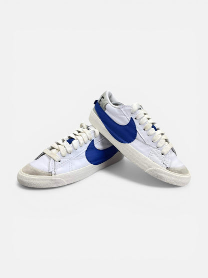 Nike Blazer Low '77 Jumbo White Old Royal - buty sportowe, boczny profil