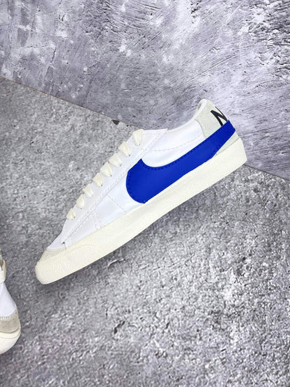 Nike Blazer Low '77 Jumbo White Old Royal - buty sportowe, wewnętrzny panel prawego buta