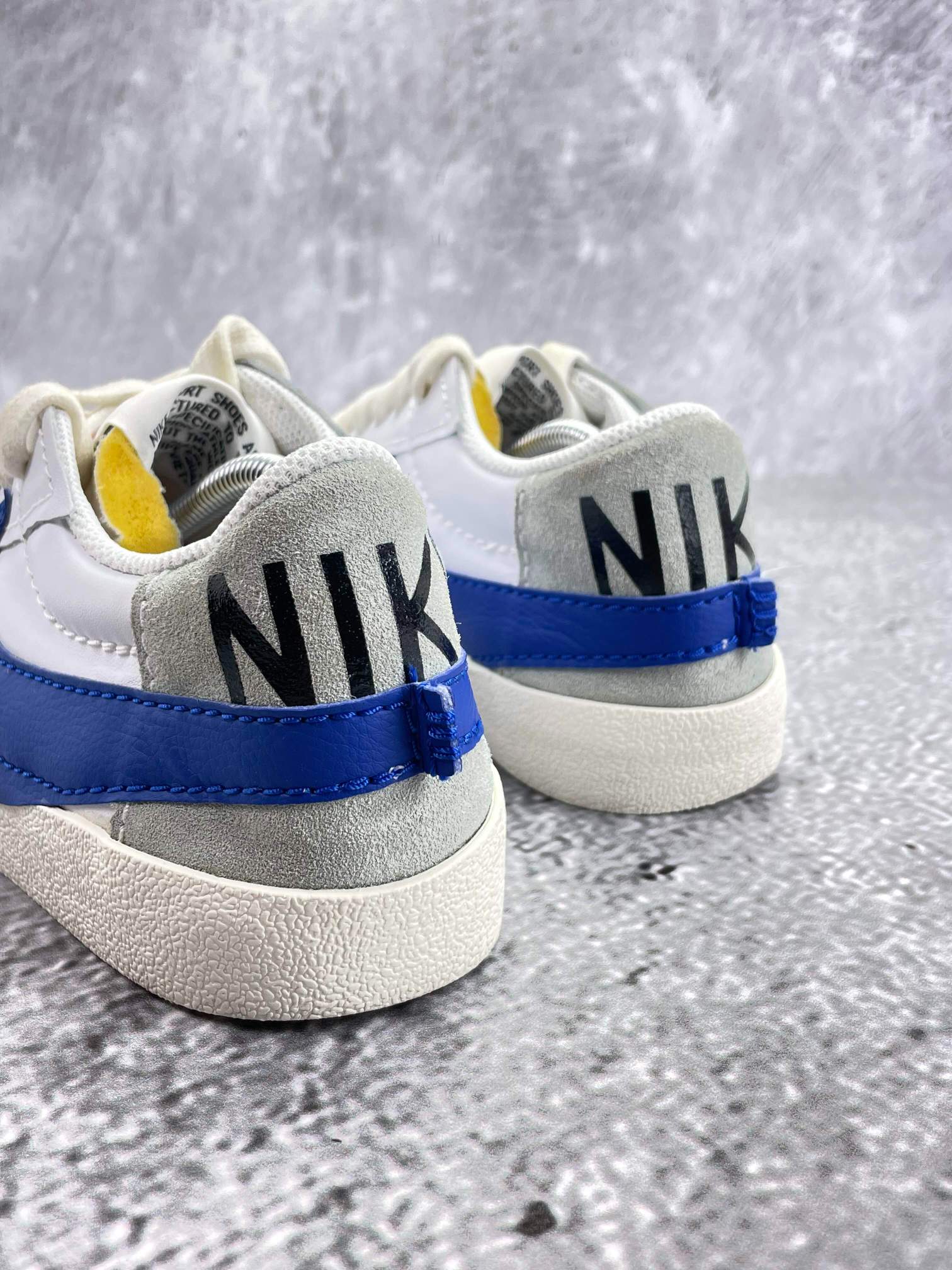 Nike Blazer Low '77 Jumbo White Old Royal - buty sportowe, widok z tyłu