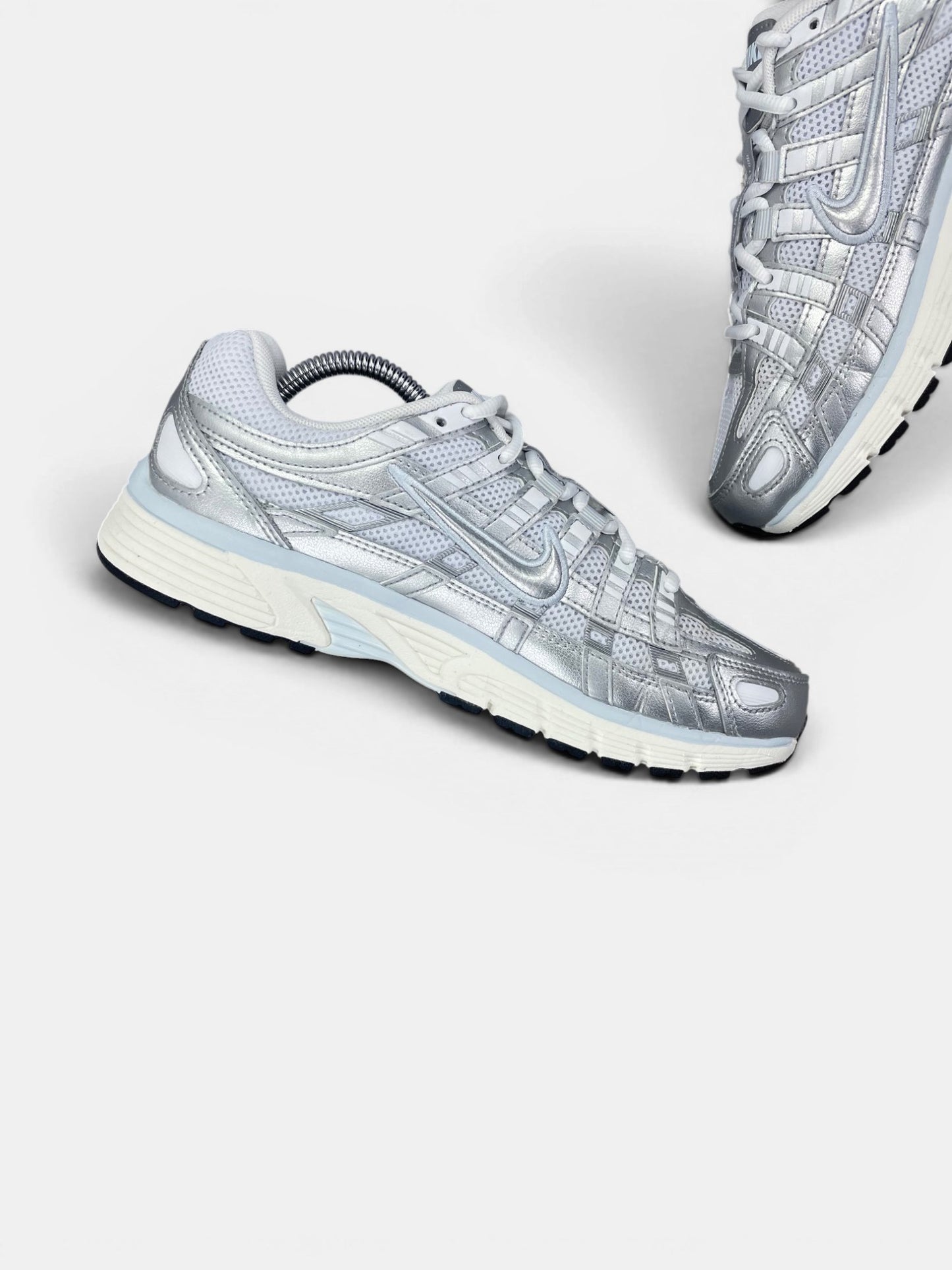 Nike P-6000 — buty sportowe damskie w bardzo dobrym stanie rozmiar 38.5, wewnętrzny panel lewego buta