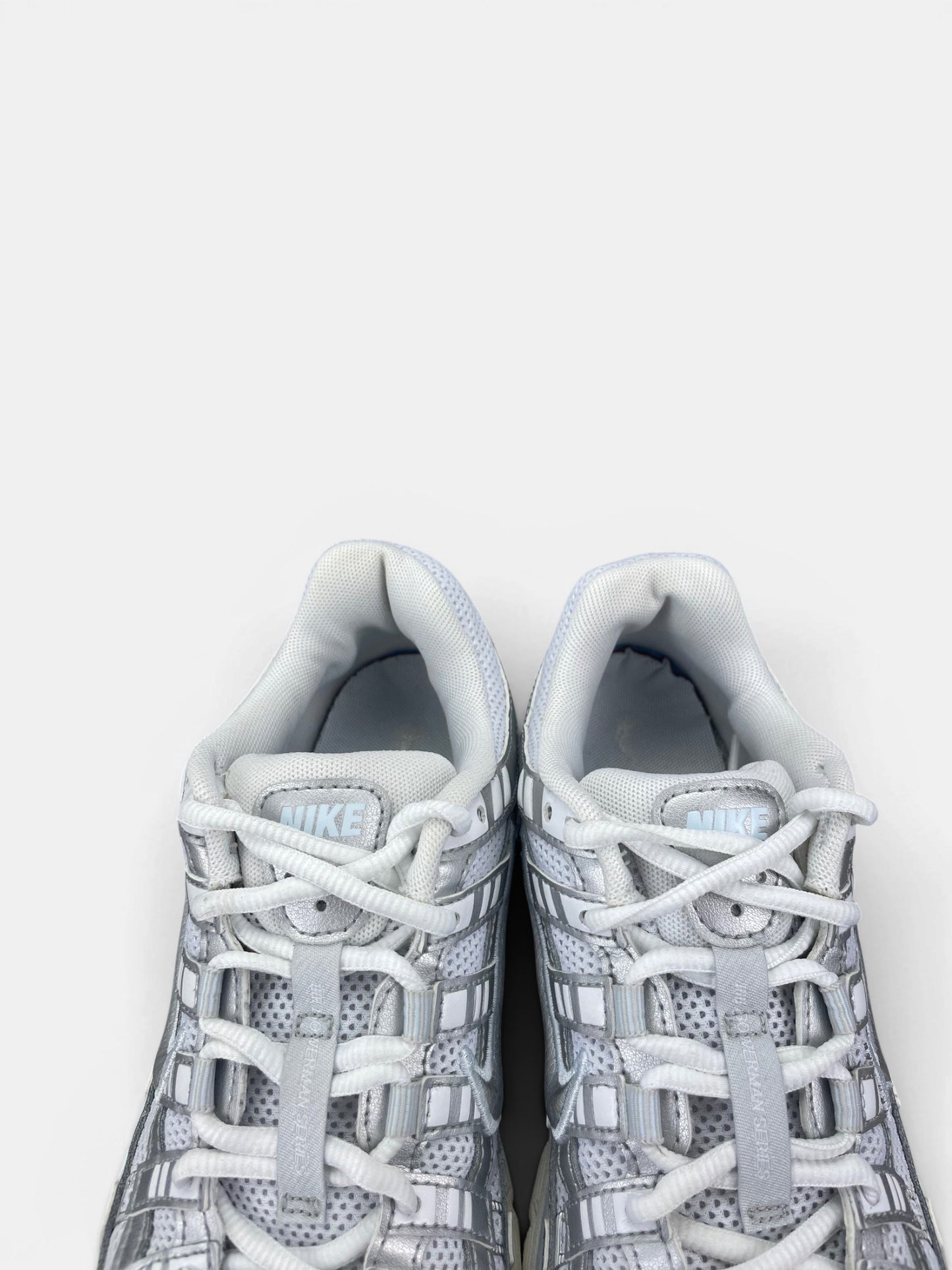 Nike P-6000 — buty sportowe damskie w bardzo dobrym stanie rozmiar 38.5, zapiętki butów