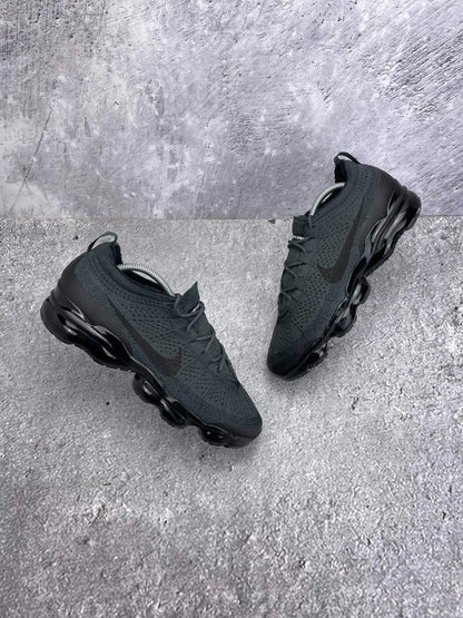 Nike Air VaporMax 2023 Flyknit Anthracite Black - buty sportowe, widok z góry na zewnętrzną stronę butów