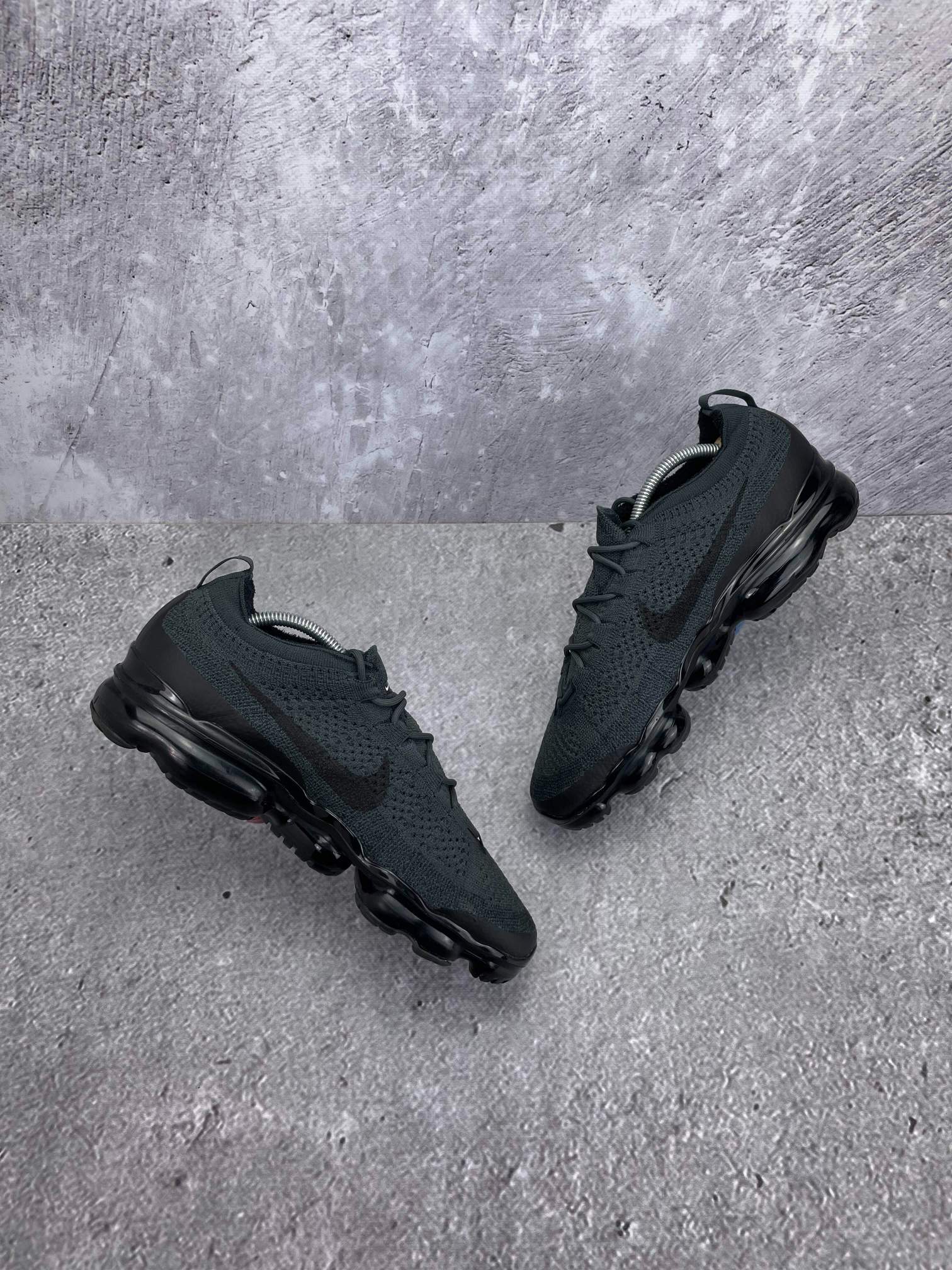 Nike Air VaporMax 2023 Flyknit Anthracite Black - buty sportowe, widok z góry na wewnętrzną stronę butów