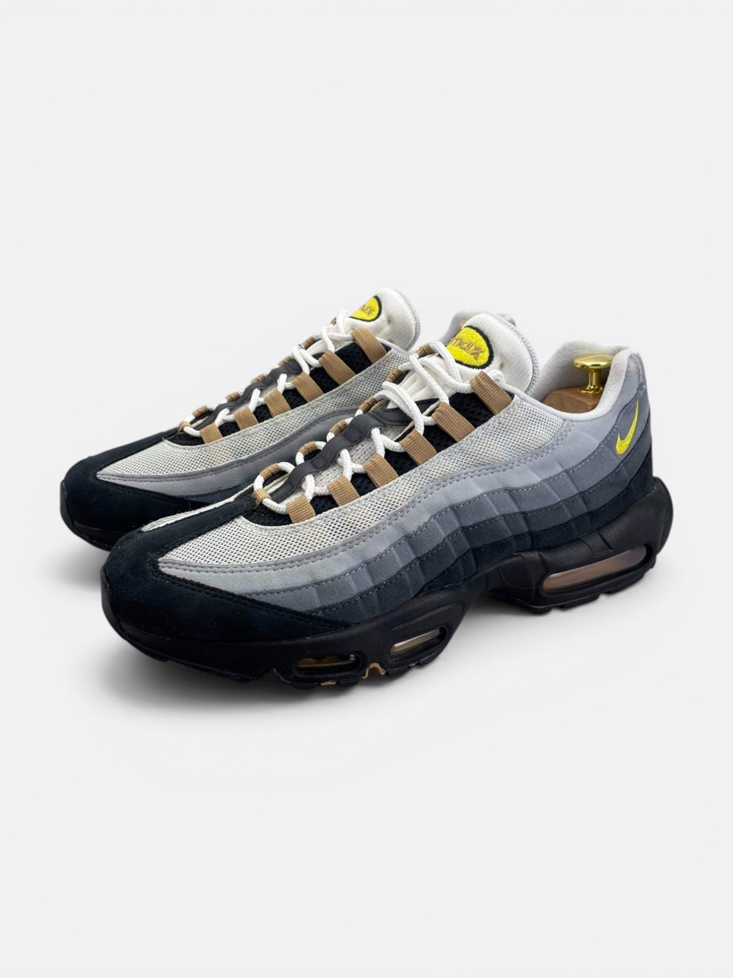 Nike Air Max 95 Icons — buty sportowe męskie w bardzo dobrym stanie rozmiar 45, widok z boku