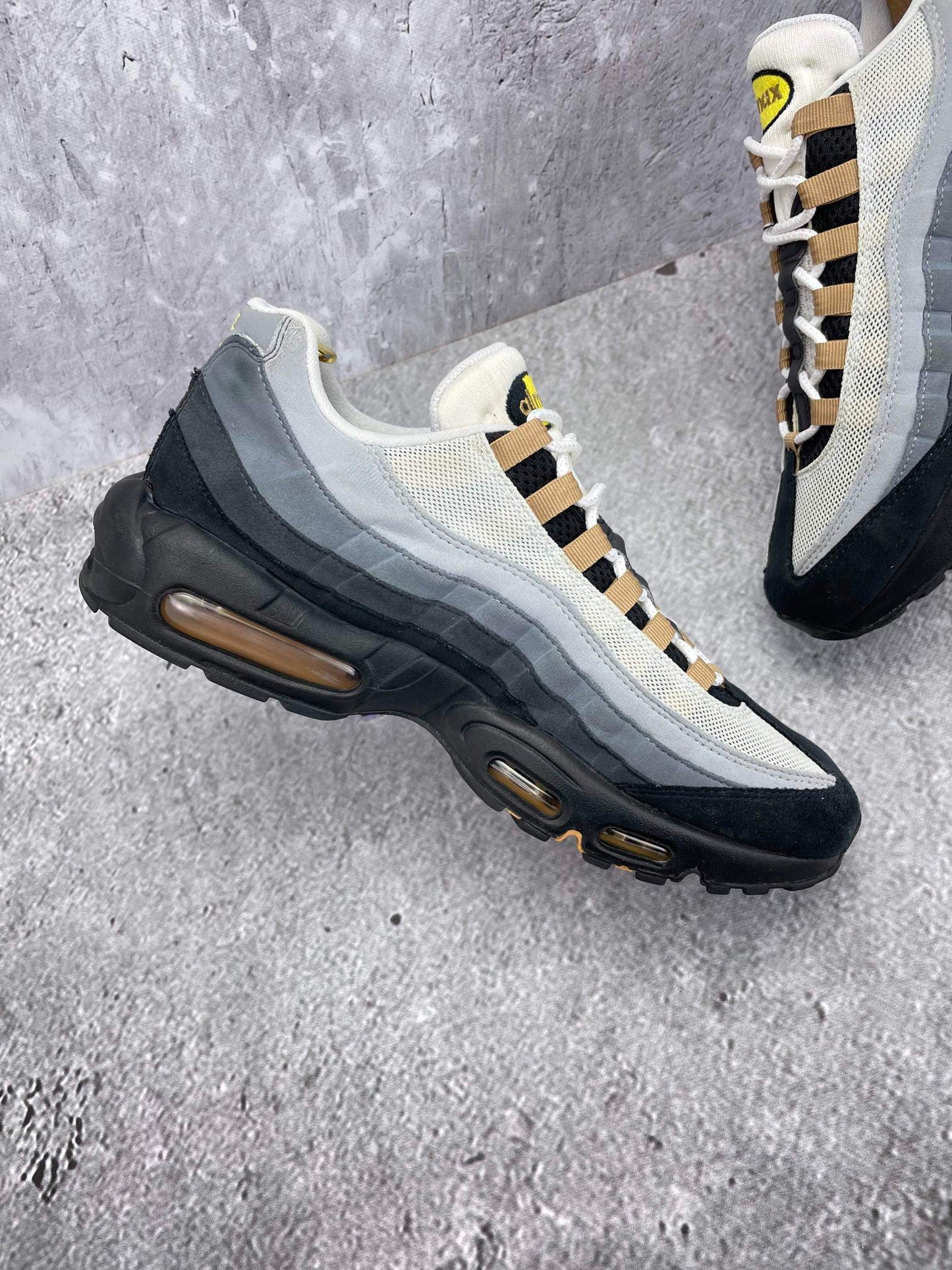 Nike Air Max 95 Icons — buty sportowe męskie w bardzo dobrym stanie rozmiar 45, wewnętrzny panel lewego buta