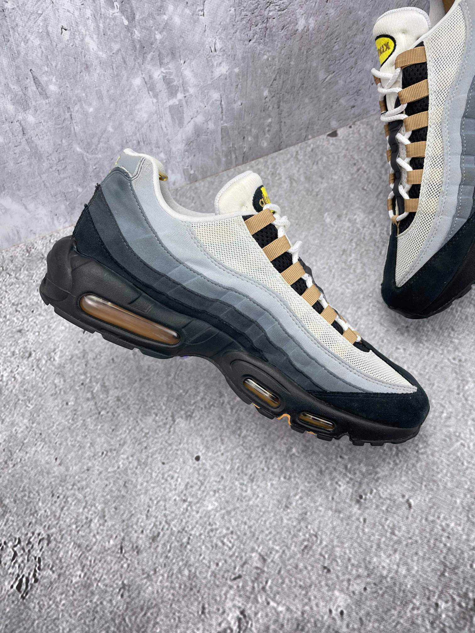 Nike Air Max 95 Icons — buty sportowe męskie w bardzo dobrym stanie rozmiar 45, wewnętrzny panel lewego buta