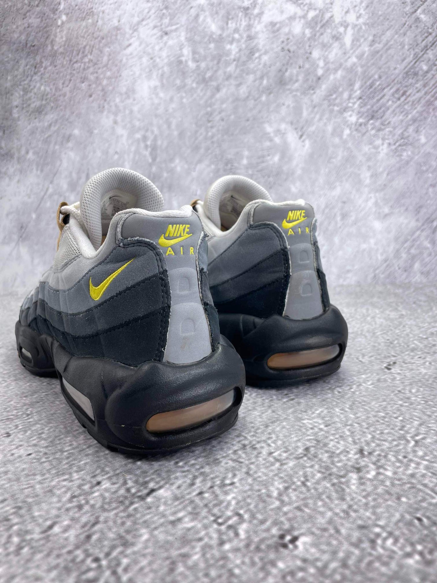 Nike Air Max 95 Icons — buty sportowe męskie w bardzo dobrym stanie rozmiar 45, widok z tyłu