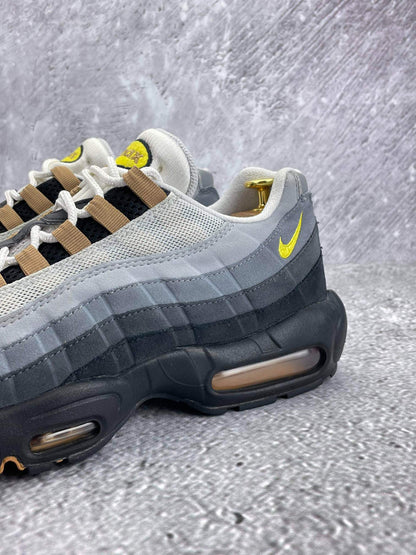 Nike Air Max 95 Icons — buty sportowe męskie w bardzo dobrym stanie rozmiar 45, opcjonalne zdjęcie 1