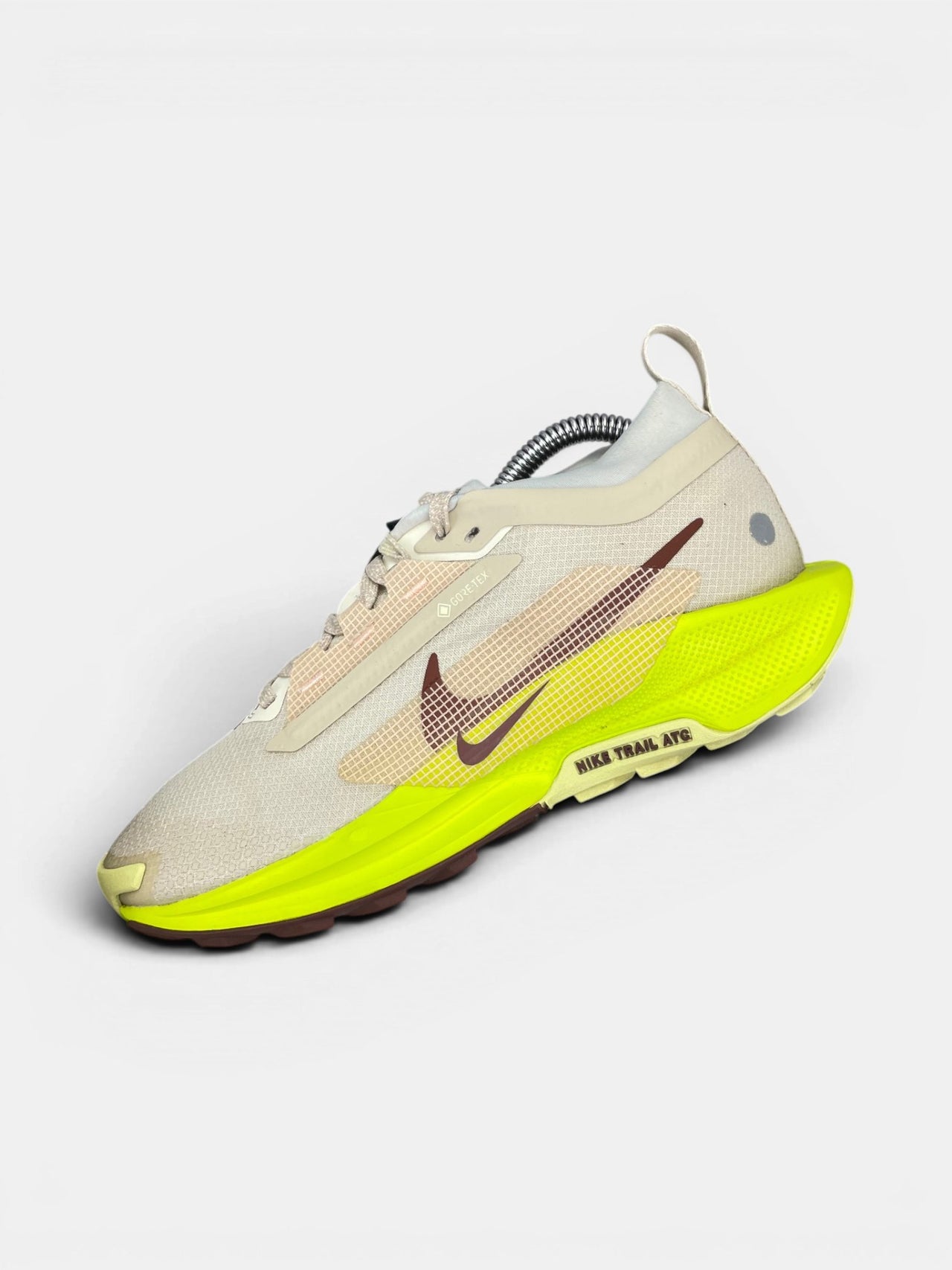 Nike Pegasus Trail 5 GORE-TEX — buty sportowe damskie w bardzo dobrym stanie rozmiar 38, widok z góry na wewnętrzną stronę butów