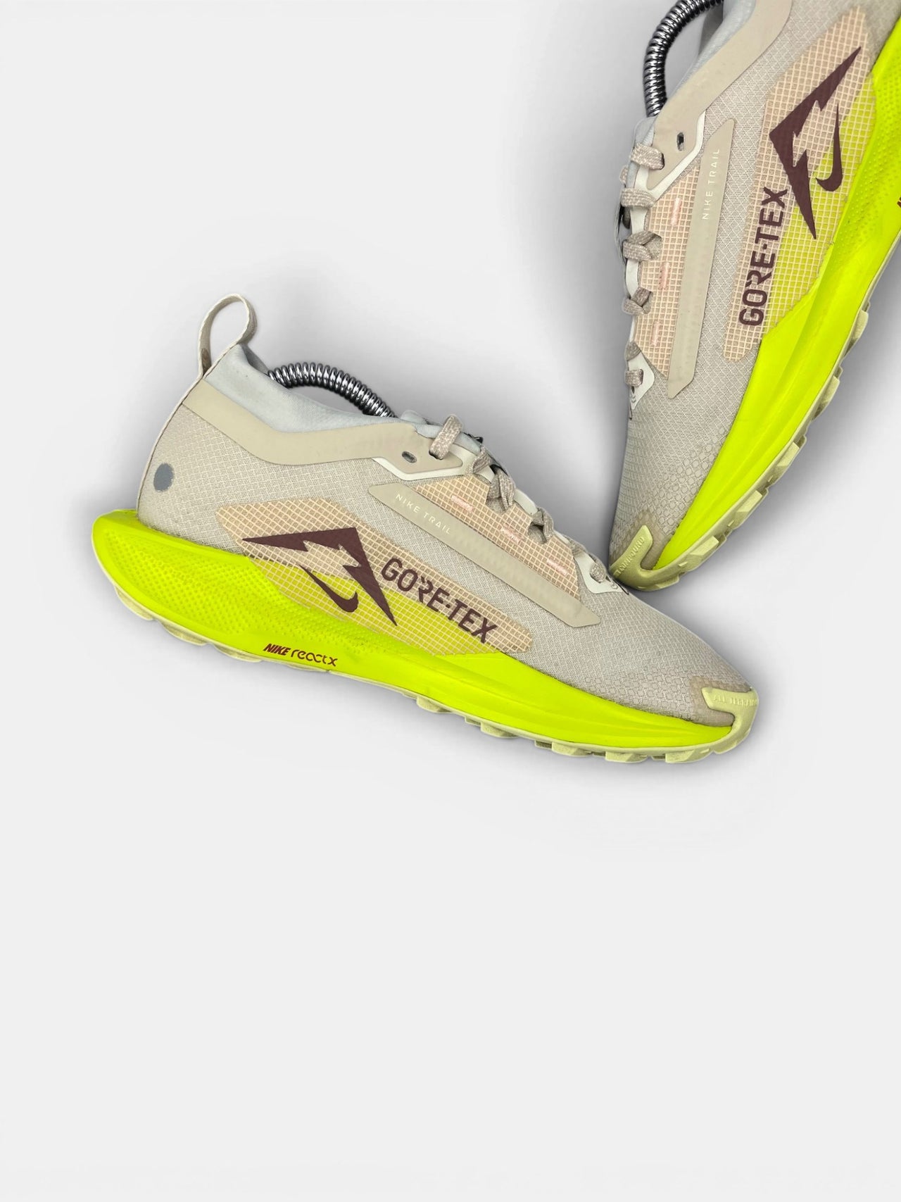 Nike Pegasus Trail 5 GORE-TEX — buty sportowe damskie w bardzo dobrym stanie rozmiar 38, wewnętrzny panel lewego buta