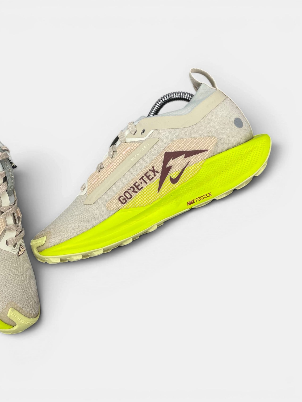 Nike Pegasus Trail 5 GORE-TEX — buty sportowe damskie w bardzo dobrym stanie rozmiar 38, wewnętrzny panel prawego buta