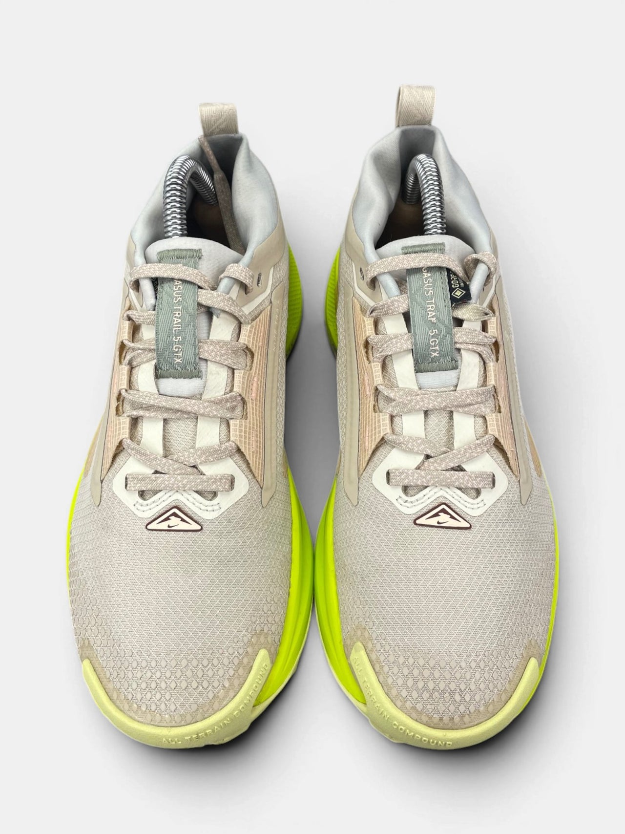 Nike Pegasus Trail 5 GORE-TEX — buty sportowe damskie w bardzo dobrym stanie rozmiar 38, widok z góry