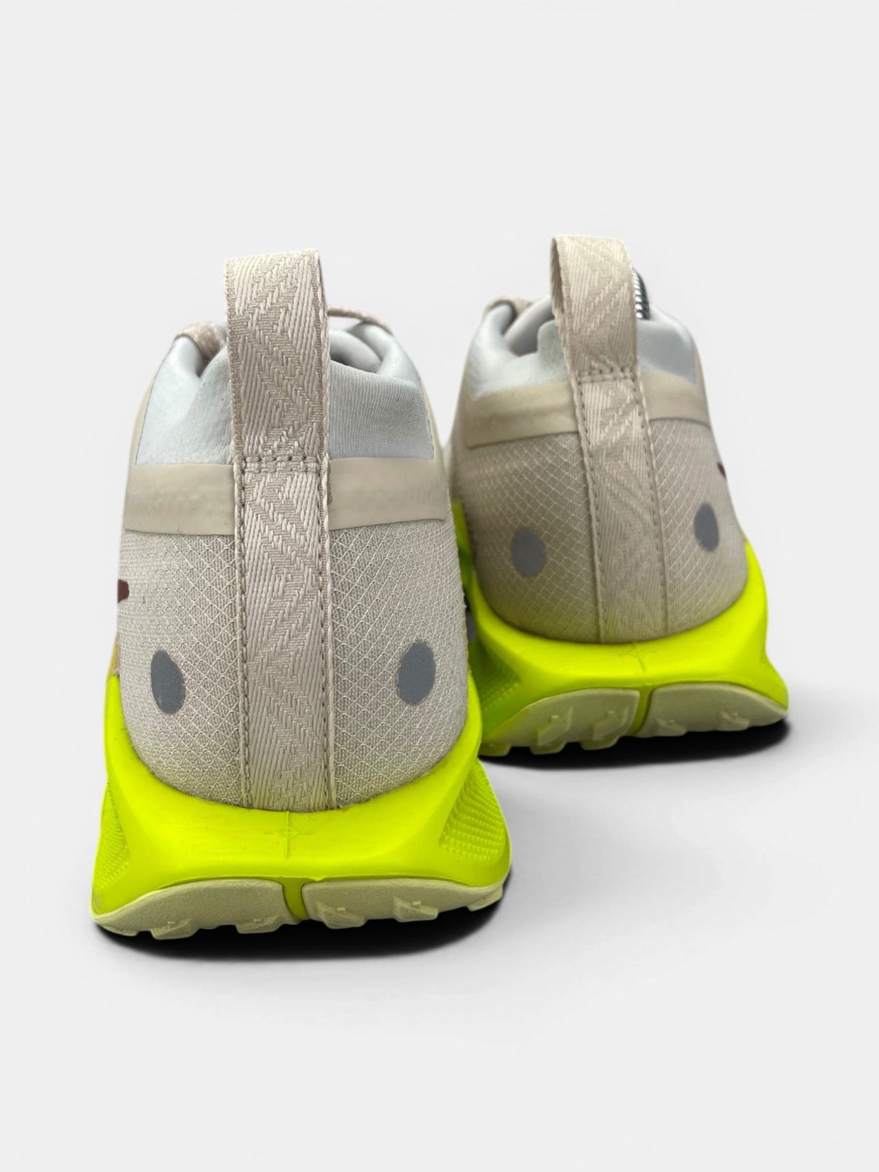 Nike Pegasus Trail 5 GORE-TEX — buty sportowe damskie w bardzo dobrym stanie rozmiar 38, widok z tyłu