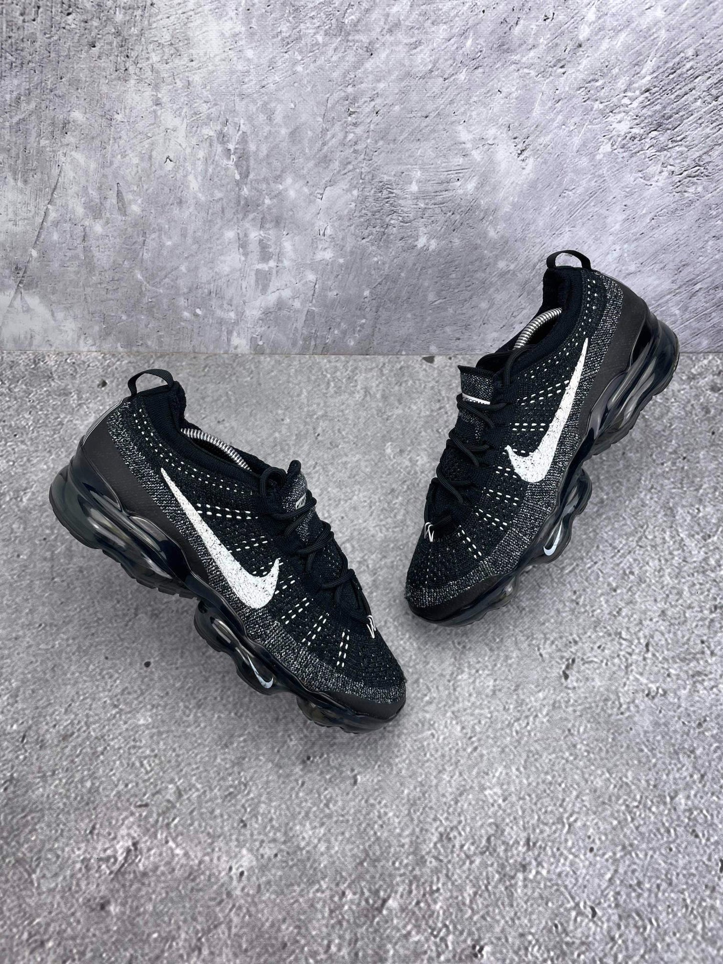 Nike Air VaporMax 2023 Flyknit Oreo - buty sportowe, widok z góry na zewnętrzną stronę butów