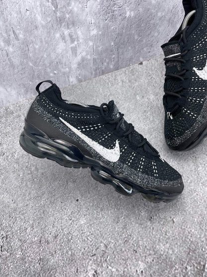 Nike Air VaporMax 2023 Flyknit Oreo - buty sportowe, zewnętrzny panel prawego buta