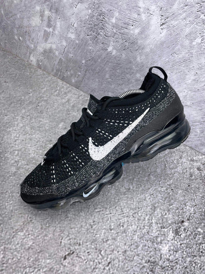 Nike Air VaporMax 2023 Flyknit Oreo - buty sportowe, zewnętrzny panel lewego buta