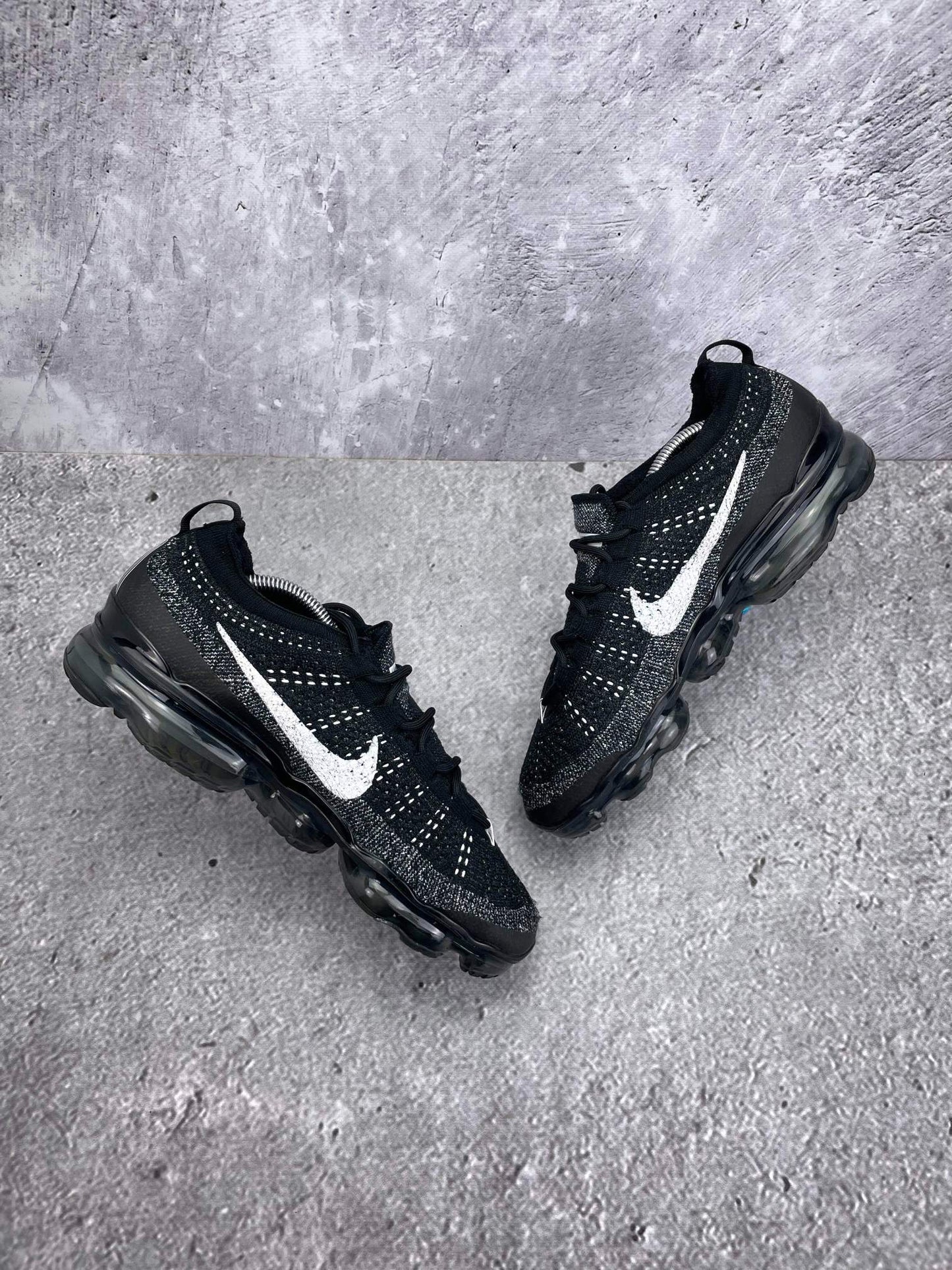 Nike Air VaporMax 2023 Flyknit Oreo - buty sportowe, widok z góry na wewnętrzną stronę butów