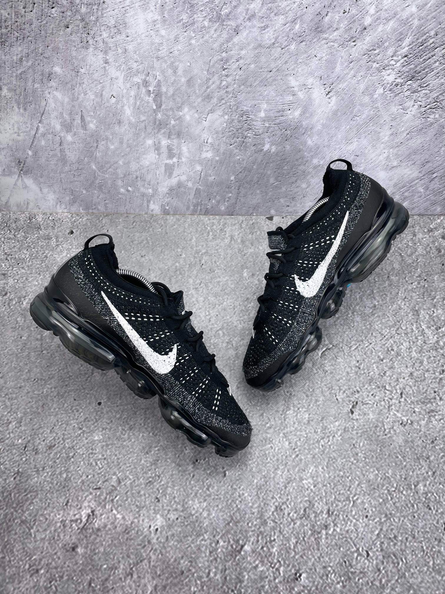 Nike Air VaporMax 2023 Flyknit Oreo - buty sportowe, widok z góry na wewnętrzną stronę butów