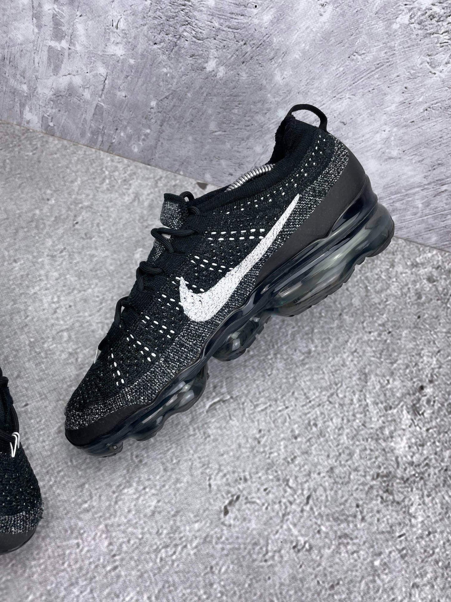 Nike Air VaporMax 2023 Flyknit Oreo - buty sportowe, wewnętrzny panel prawego buta