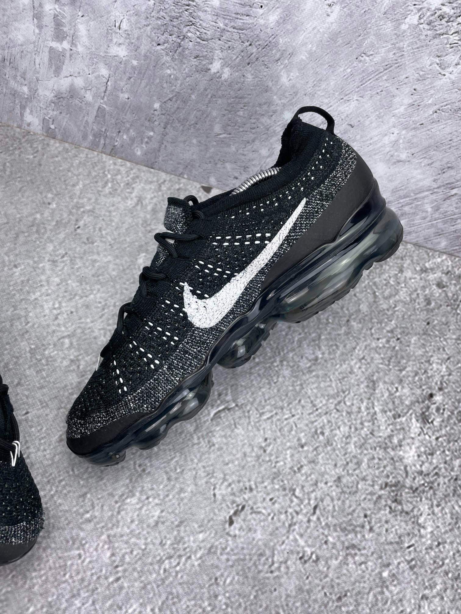 Nike Air VaporMax 2023 Flyknit Oreo - buty sportowe, wewnętrzny panel prawego buta