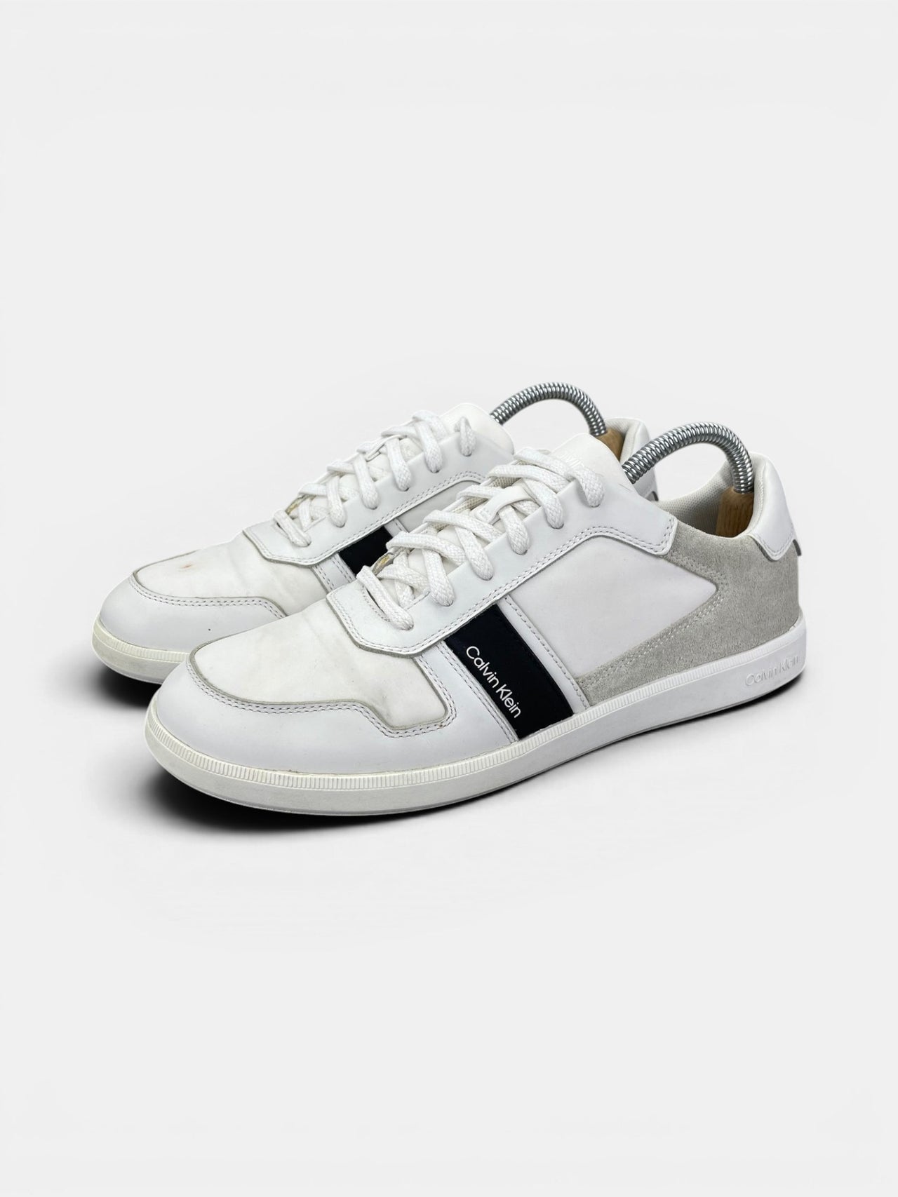 Calvin Klein Sneakers — buty sportowe męskie w bardzo dobrym stanie rozmiar 41, widok z boku