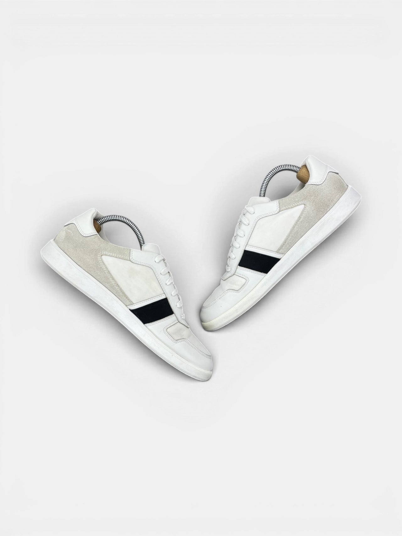 Calvin Klein Sneakers — buty sportowe męskie w bardzo dobrym stanie rozmiar 41, zewnętrzny panel prawego buta