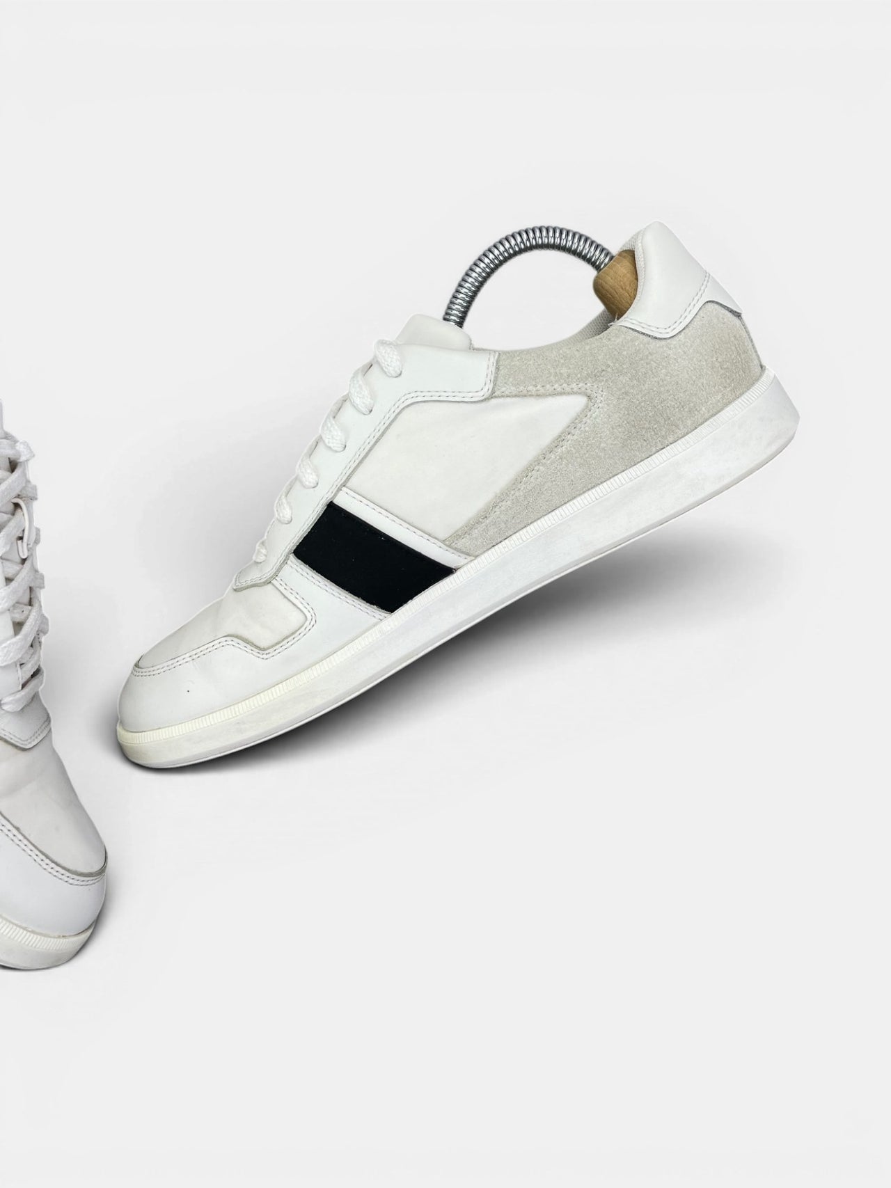 Calvin Klein Sneakers — buty sportowe męskie w bardzo dobrym stanie rozmiar 41, wewnętrzny panel prawego buta