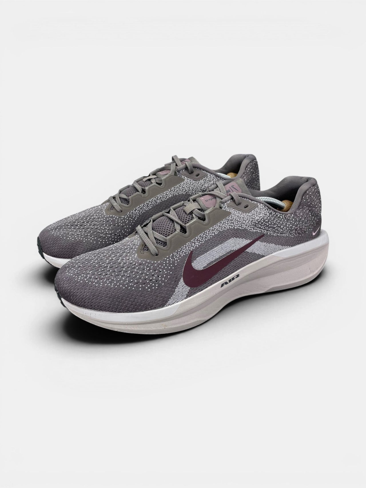 Nike Air Winflo 11 Cave Stone / Burgundy Crush — buty sportowe męskie w bardzo dobrym stanie rozmiar 47, widok z boku