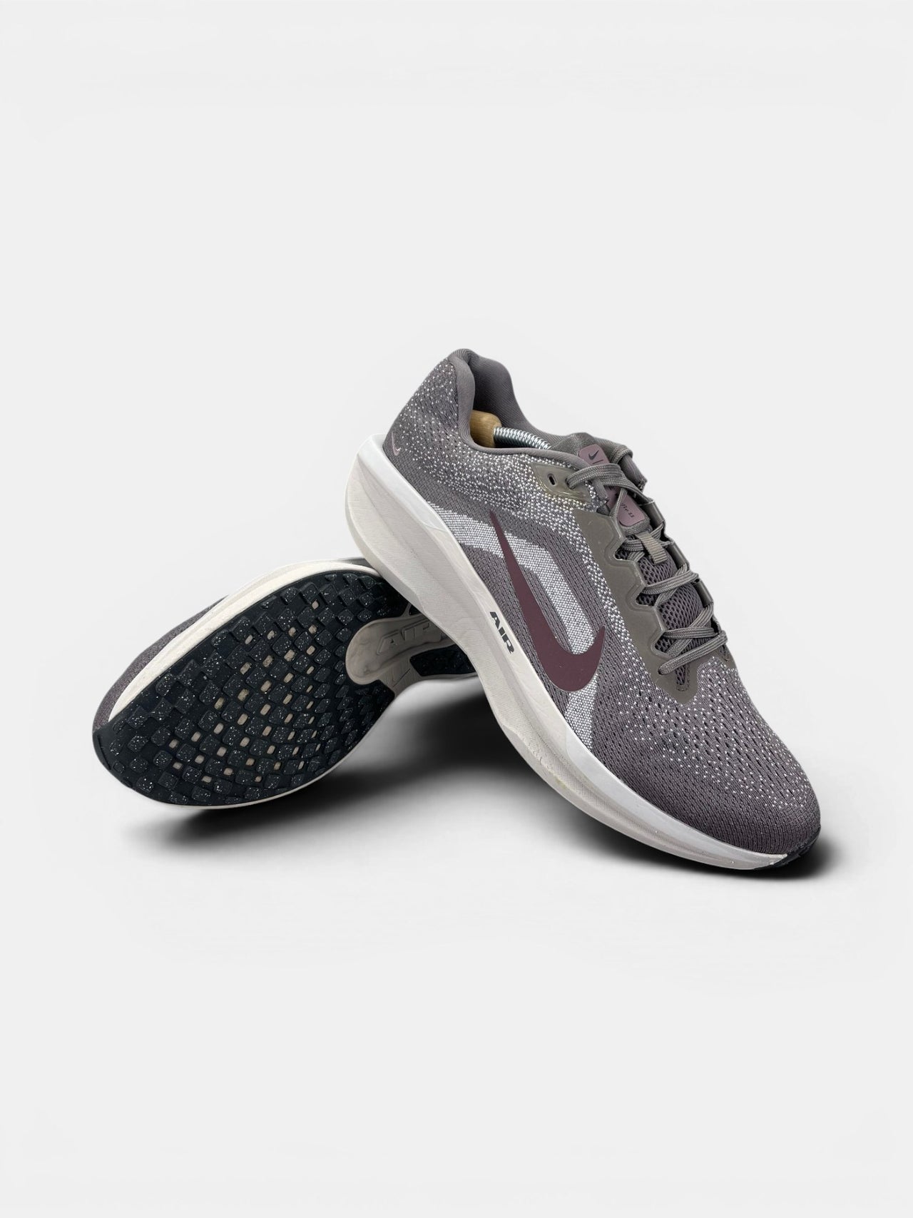 Nike Air Winflo 11 Cave Stone / Burgundy Crush — buty sportowe męskie w bardzo dobrym stanie rozmiar 47, boczny profil