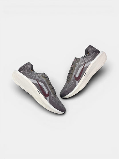 Nike Air Winflo 11 Cave Stone / Burgundy Crush — buty sportowe męskie w bardzo dobrym stanie rozmiar 47, widok z góry na zewnętrzną stronę butów