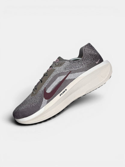 Nike Air Winflo 11 Cave Stone / Burgundy Crush — buty sportowe męskie w bardzo dobrym stanie rozmiar 47, widok z góry na wewnętrzną stronę butów