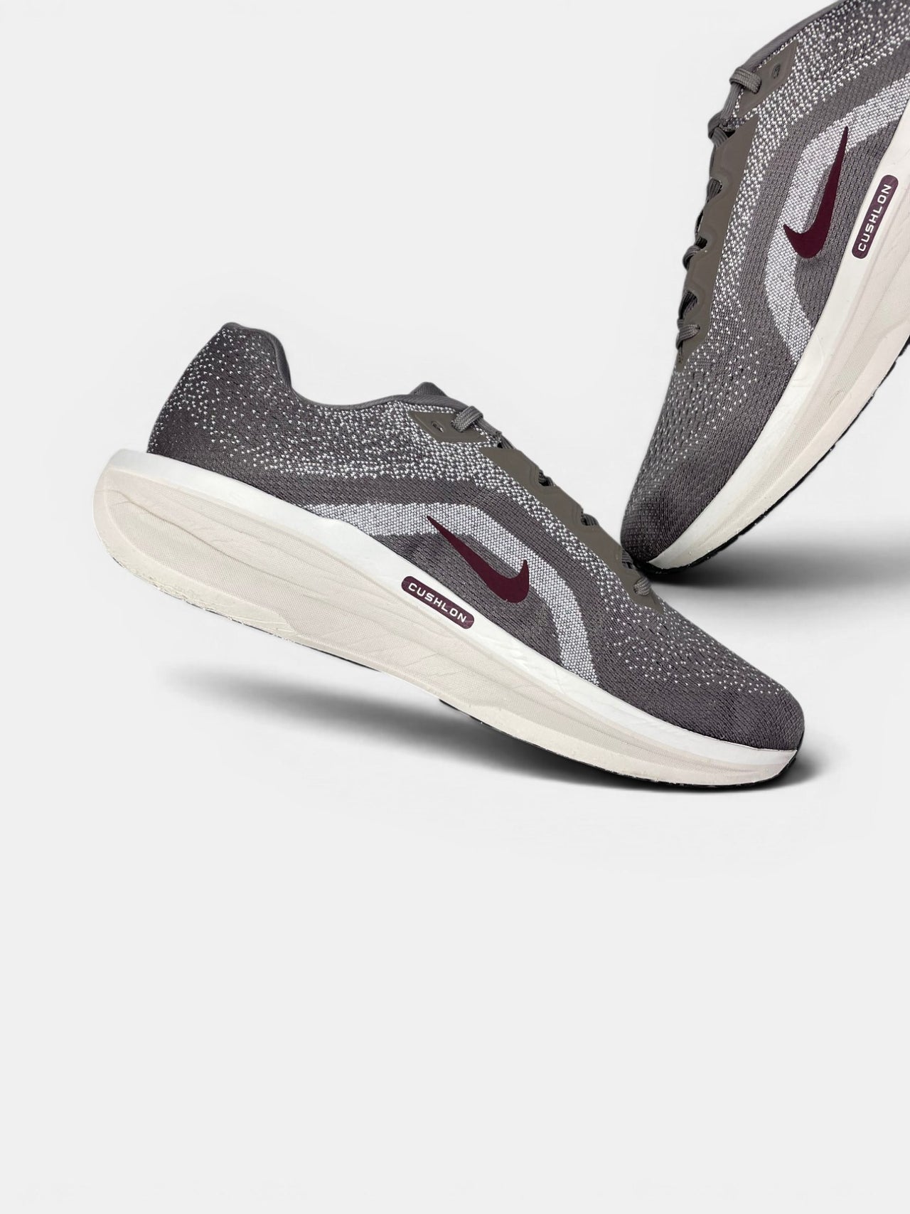 Nike Air Winflo 11 Cave Stone / Burgundy Crush — buty sportowe męskie w bardzo dobrym stanie rozmiar 47, wewnętrzny panel lewego buta