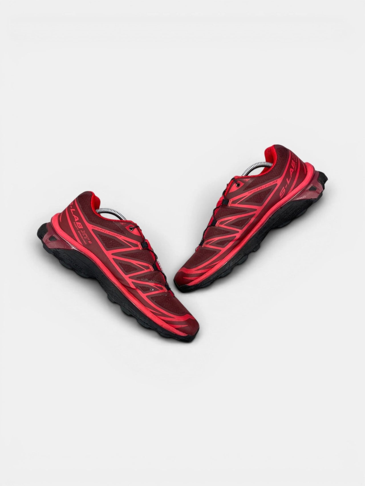 Salomon XT-6 — buty sportowe męskie w bardzo dobrym stanie rozmiar 44, zewnętrzny panel prawego buta