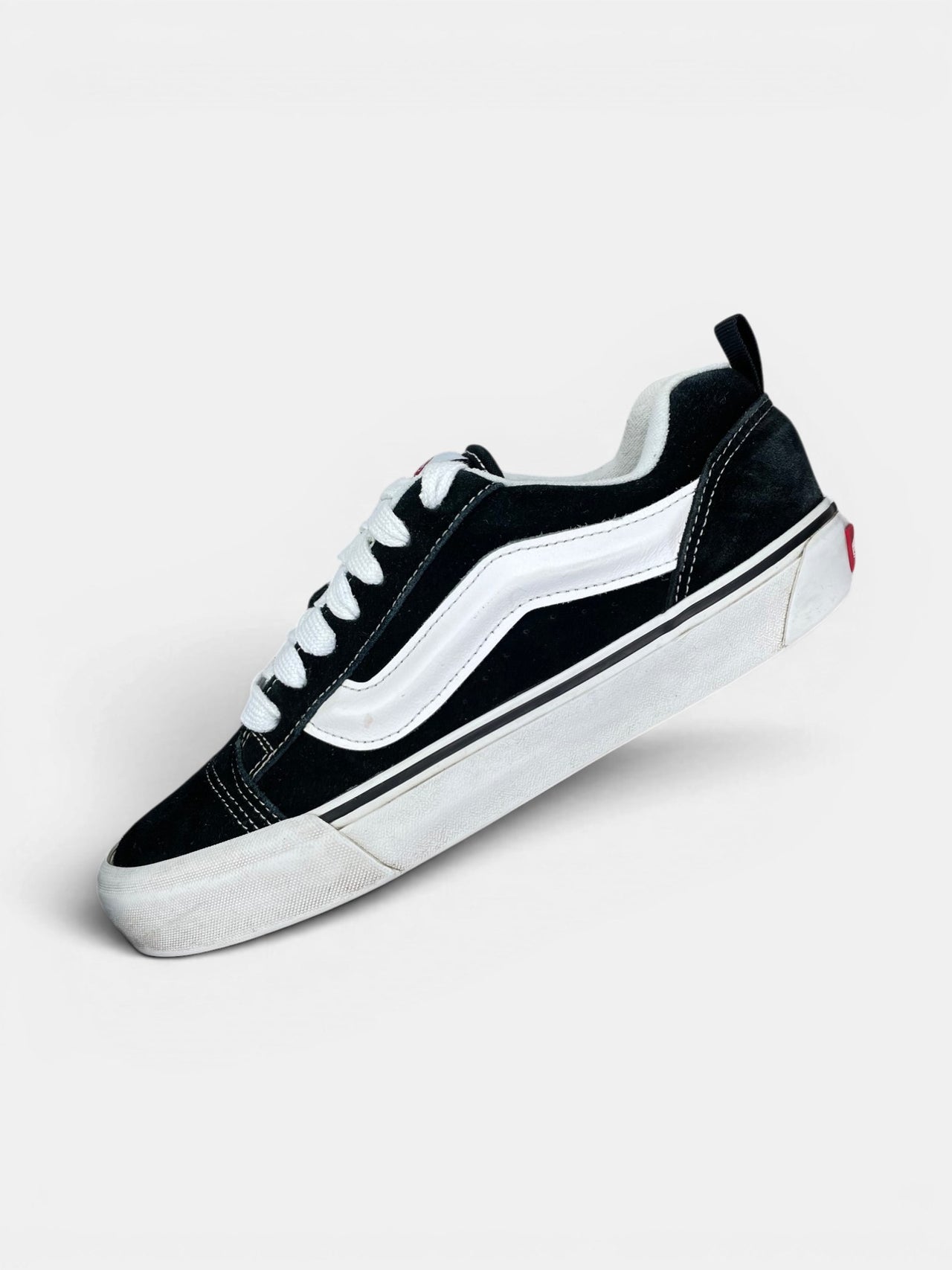 Vans Old Skool — buty sportowe męskie w bardzo dobrym stanie rozmiar 42, widok z góry na wewnętrzną stronę butów