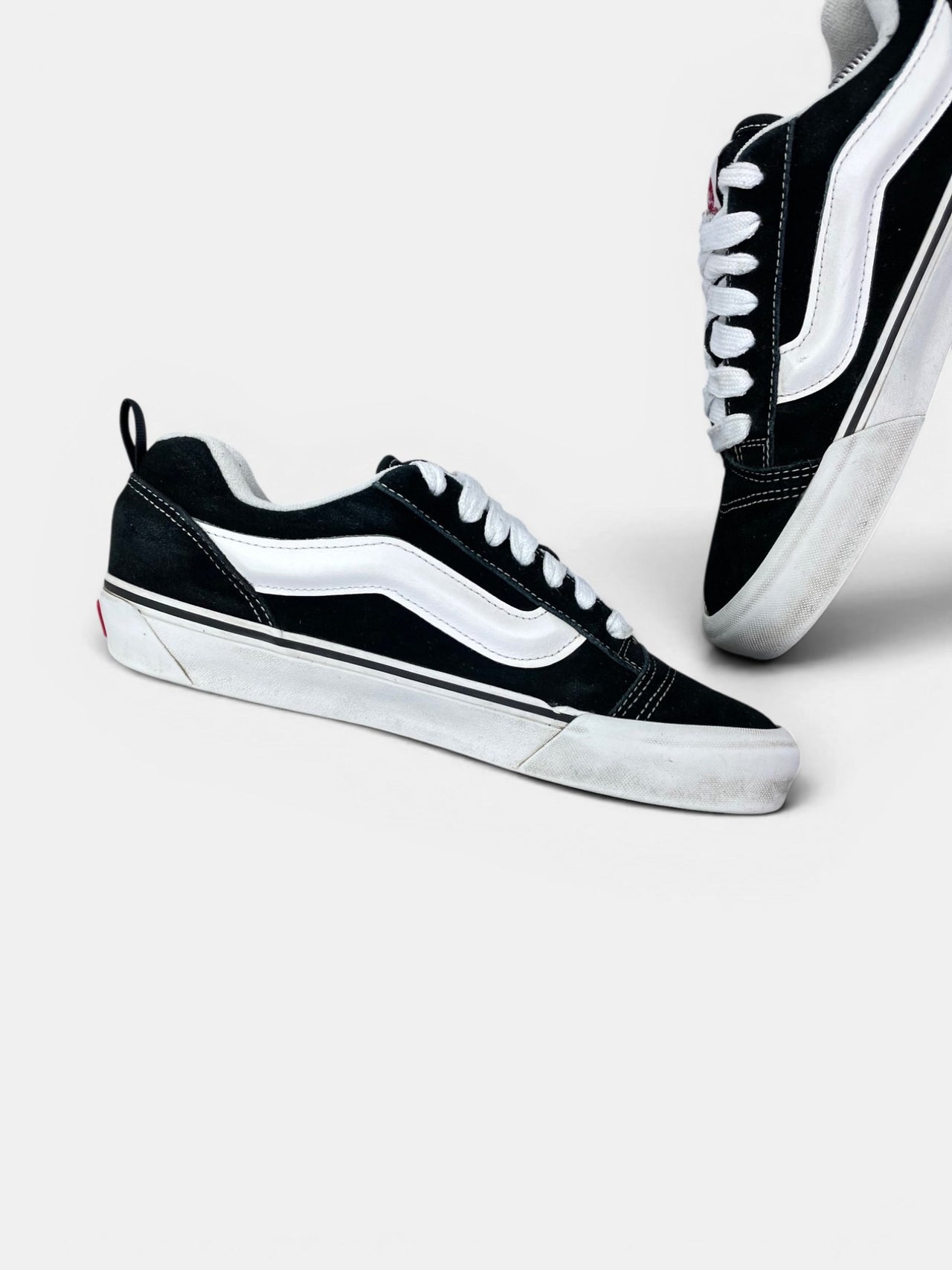 Vans Old Skool — buty sportowe męskie w bardzo dobrym stanie rozmiar 42, wewnętrzny panel lewego buta