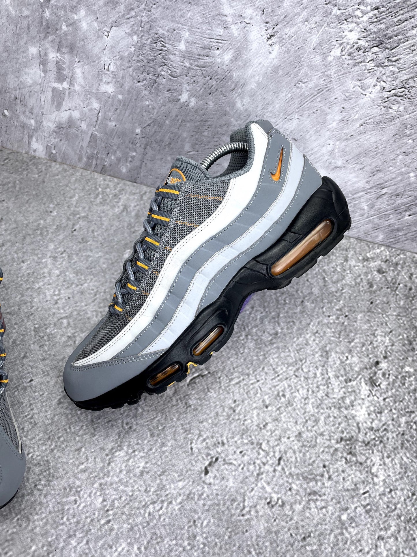 Nike Air Max 95 Cool Grey Sundial — buty sportowe męskie w bardzo dobrym stanie rozmiar 44, zewnętrzny panel lewego buta