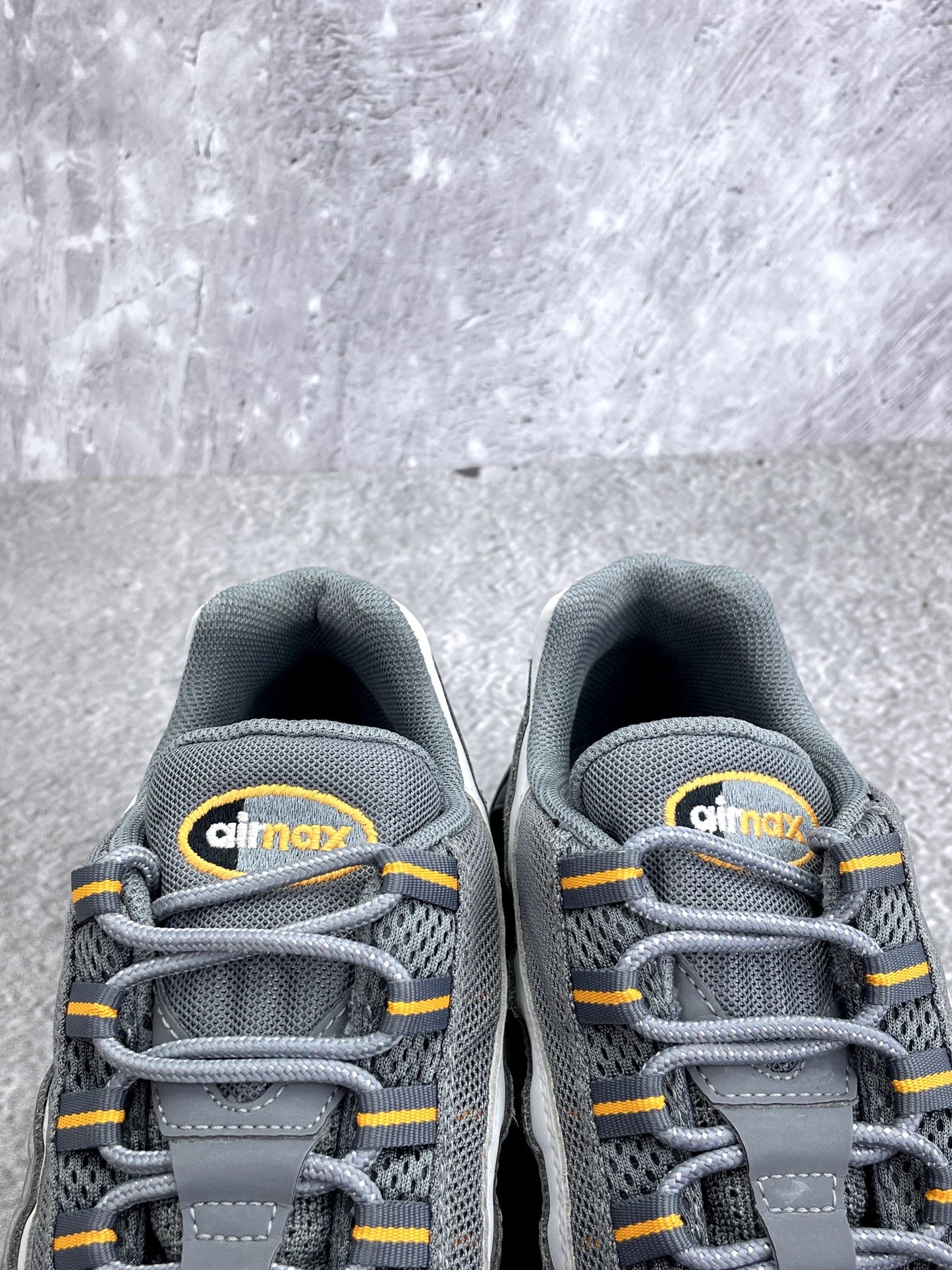 Nike Air Max 95 Cool Grey Sundial — buty sportowe męskie w bardzo dobrym stanie rozmiar 44, zapiętki butów