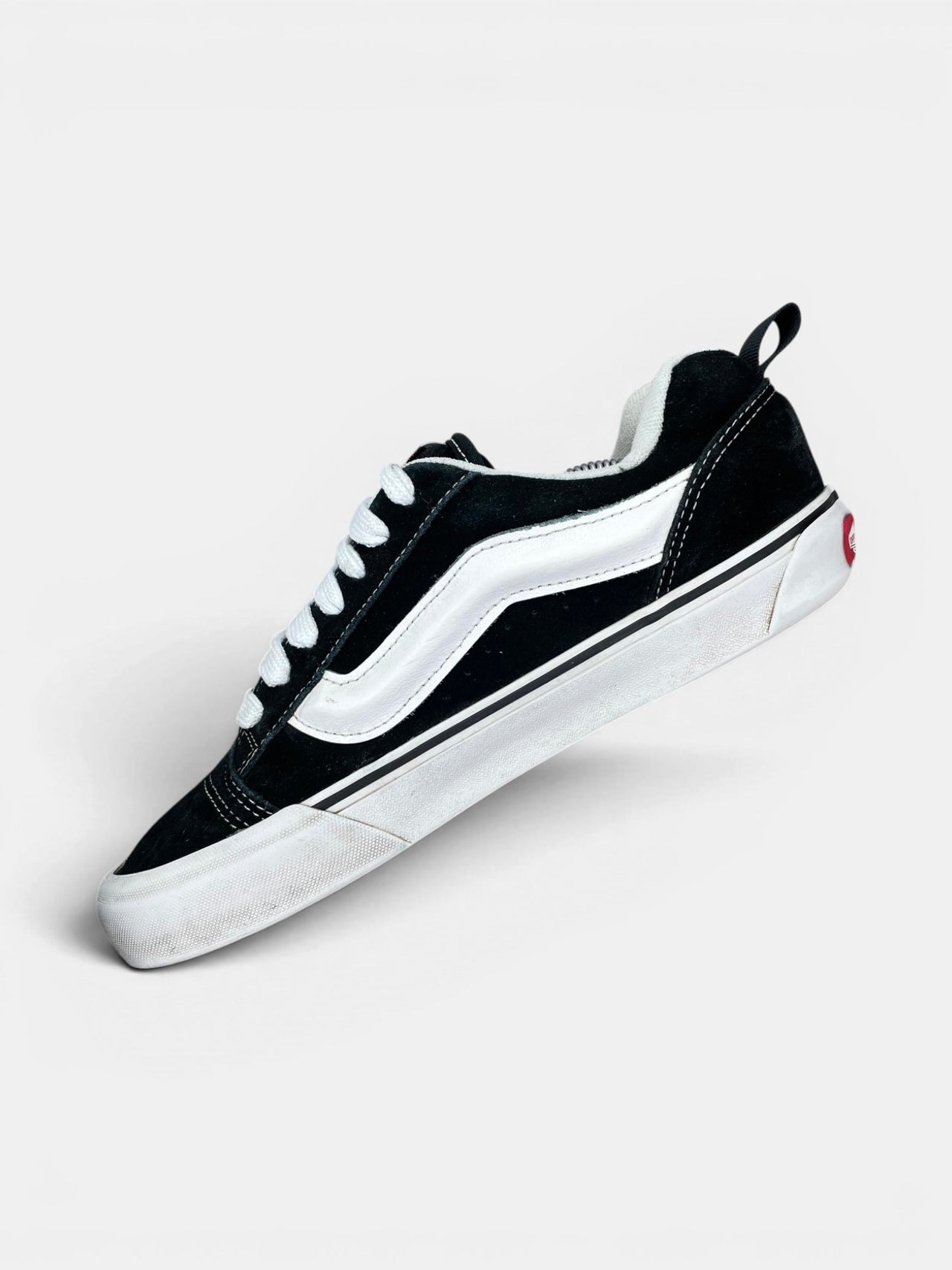 Vans Old Skool — buty sportowe męskie w bardzo dobrym stanie rozmiar 42, wewnętrzny panel prawego buta