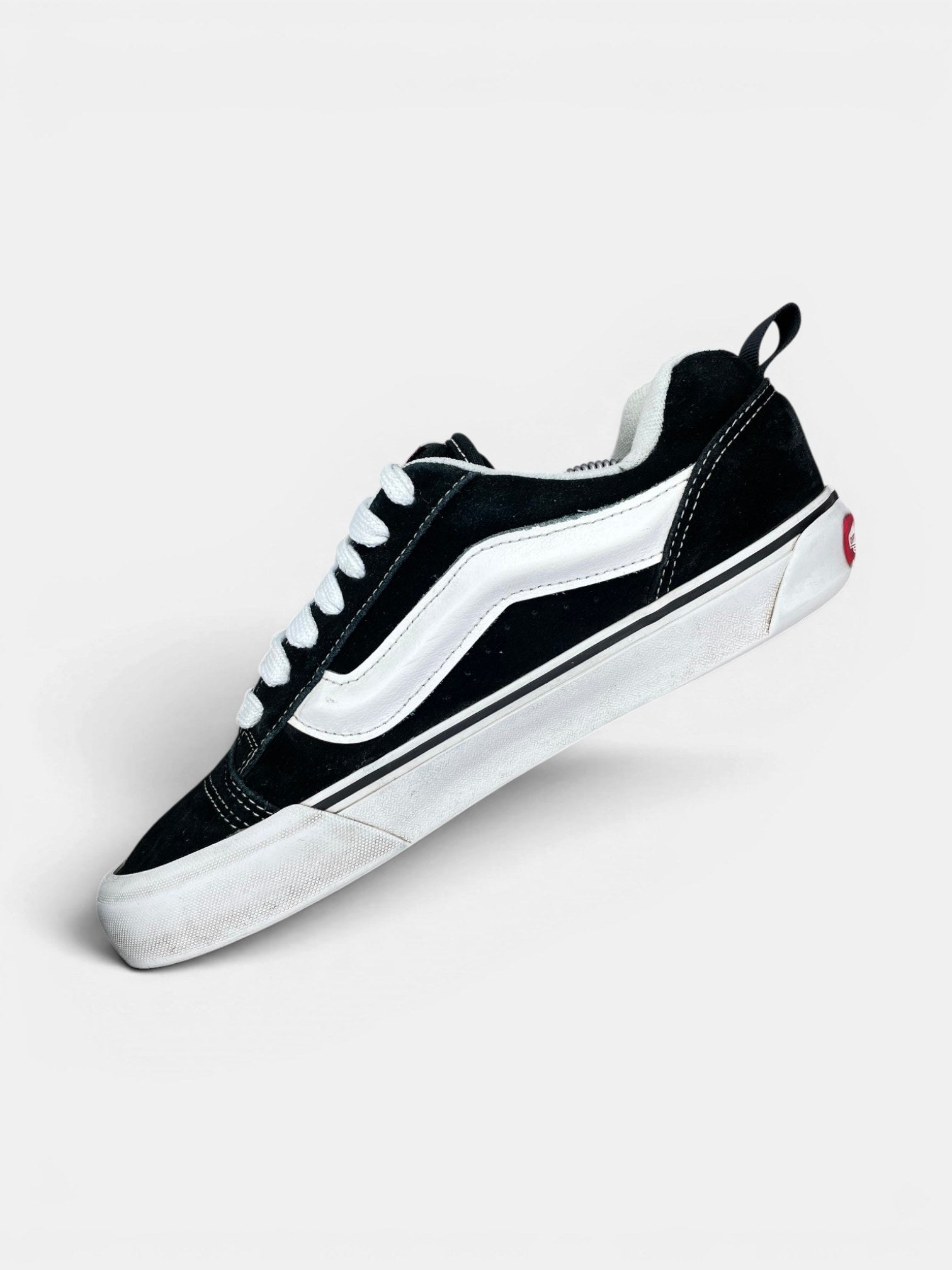 Vans Old Skool — buty sportowe męskie w bardzo dobrym stanie rozmiar 42, wewnętrzny panel prawego buta