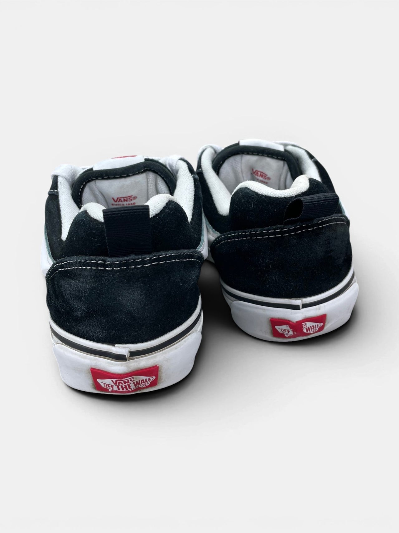 Vans Old Skool — buty sportowe męskie w bardzo dobrym stanie rozmiar 42, widok z tyłu