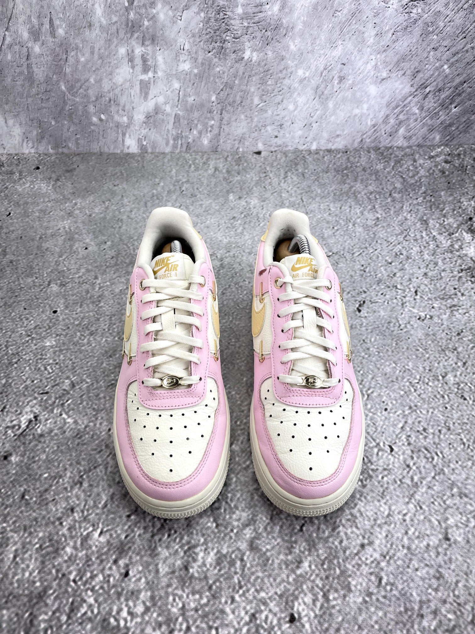 Nike Air Force 1 '07 LX Pink Foam - buty sportowe, widok z góry