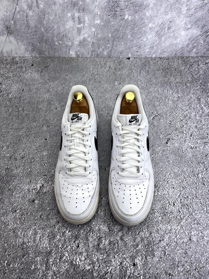 Nike Air Force 1 Low White/Black — buty sportowe męskie w bardzo dobrym stanie rozmiar 44.5, widok z góry