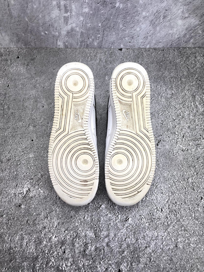 Nike Air Force 1 Low White/Black — buty sportowe męskie w bardzo dobrym stanie rozmiar 44.5, podeszwa