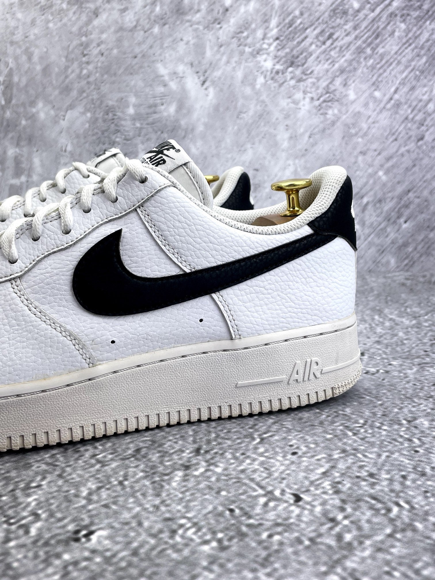 Nike Air Force 1 Low White/Black — buty sportowe męskie w bardzo dobrym stanie rozmiar 44.5, opcjonalne zdjęcie 1