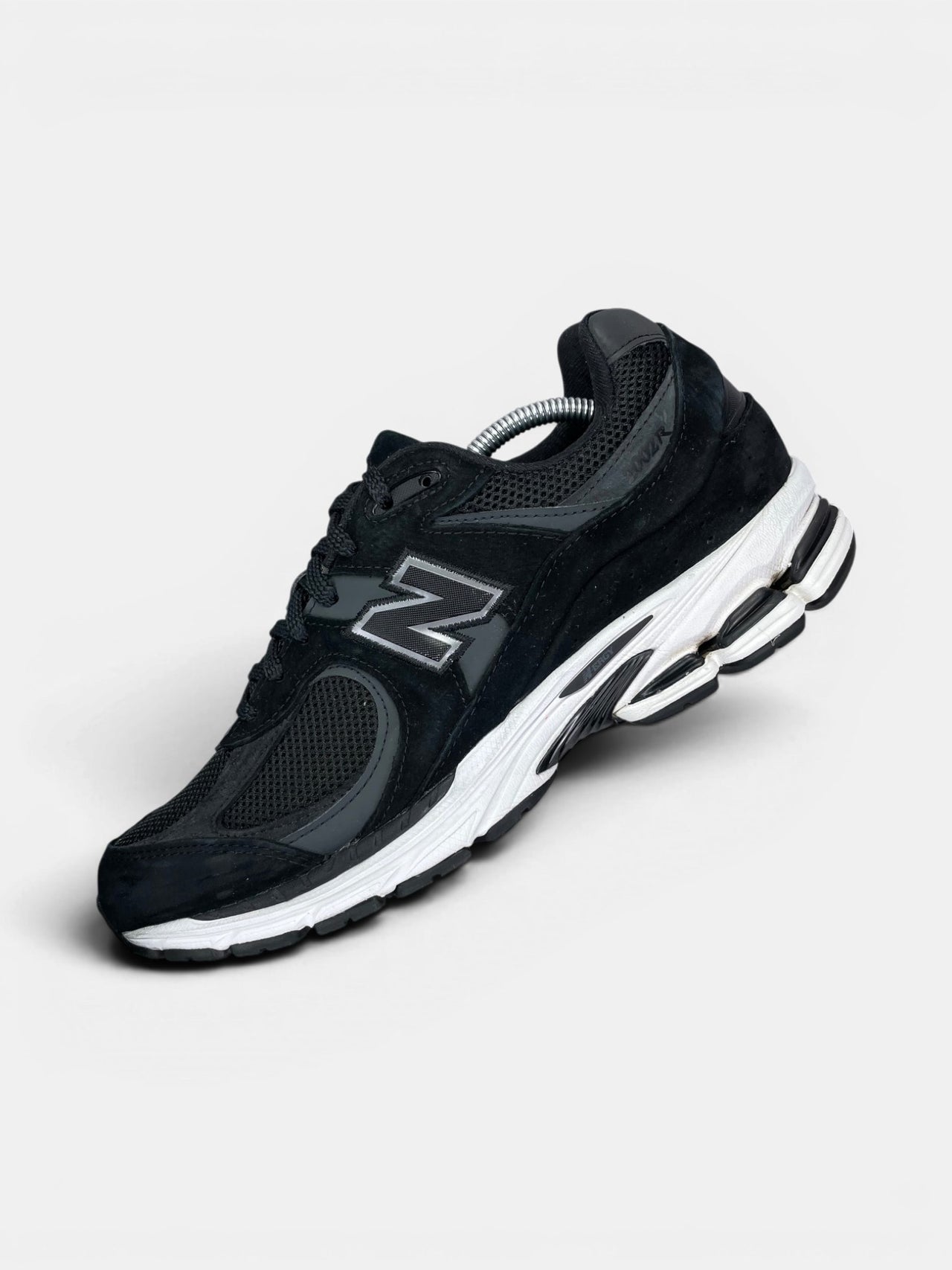New Balance 2002R — buty sportowe męskie w bardzo dobrym stanie rozmiar 45, widok z góry na wewnętrzną stronę butów
